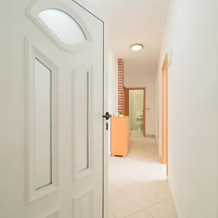 Casa Rossa 14 - Zf Hvar شقة