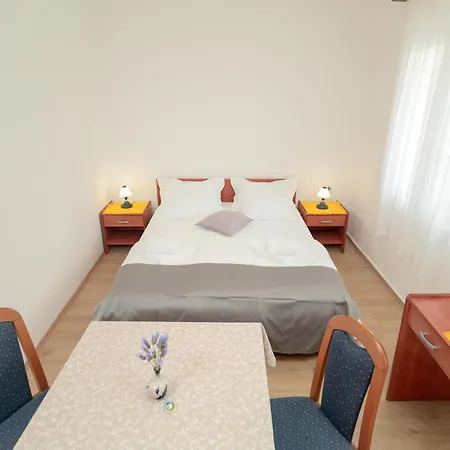 Casa Rossa 14 - Zf Hvar Apartmán *
